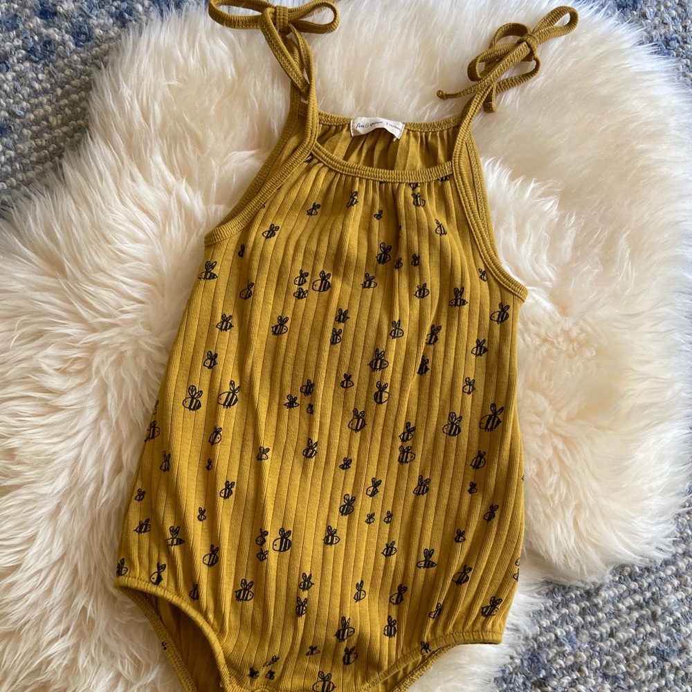 FOR TRADE - Fin and Vince Bee Bubble Tie Onesie